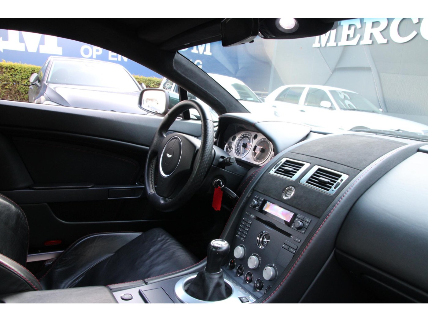 Aston Martin V8 Vantage — foto 3 van 42