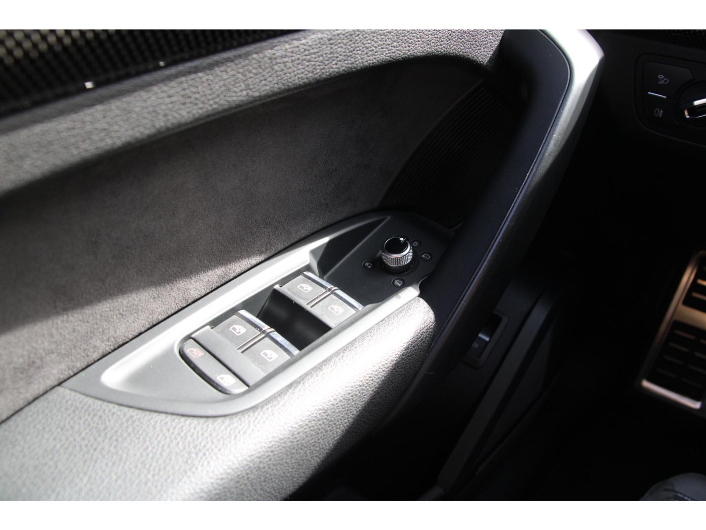 Audi Q5 2.0 TFSI quattro S Line Edition — foto 28 van 33