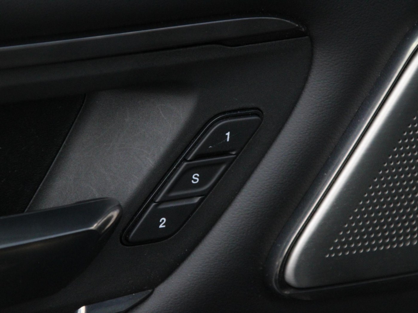 Dodge Ram 1500 5.7 V8 Crew Cab Limited Night Edition — foto 15 van 78