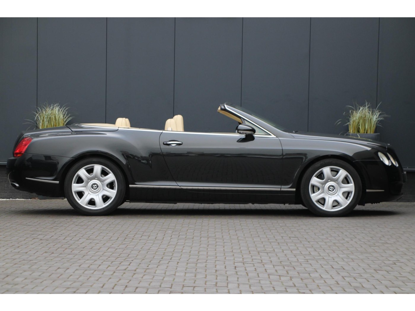 Bentley Continental GTC W12 560pk — foto 52 van 57