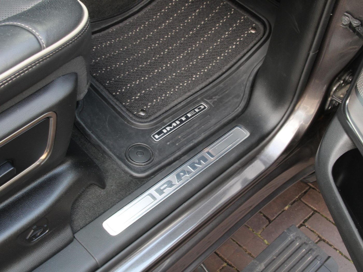 Dodge Ram 1500 5.7 V8 Crew Cab Limited Night Edition — foto 50 van 78