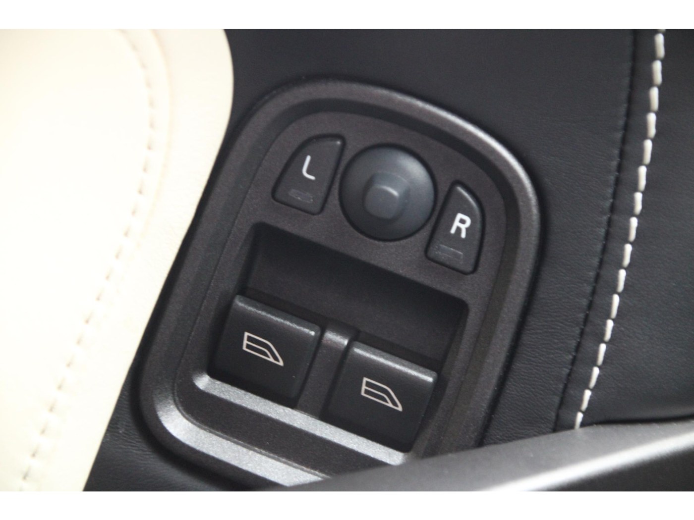Aston Martin V8 Vantage V8 — foto 28 van 49