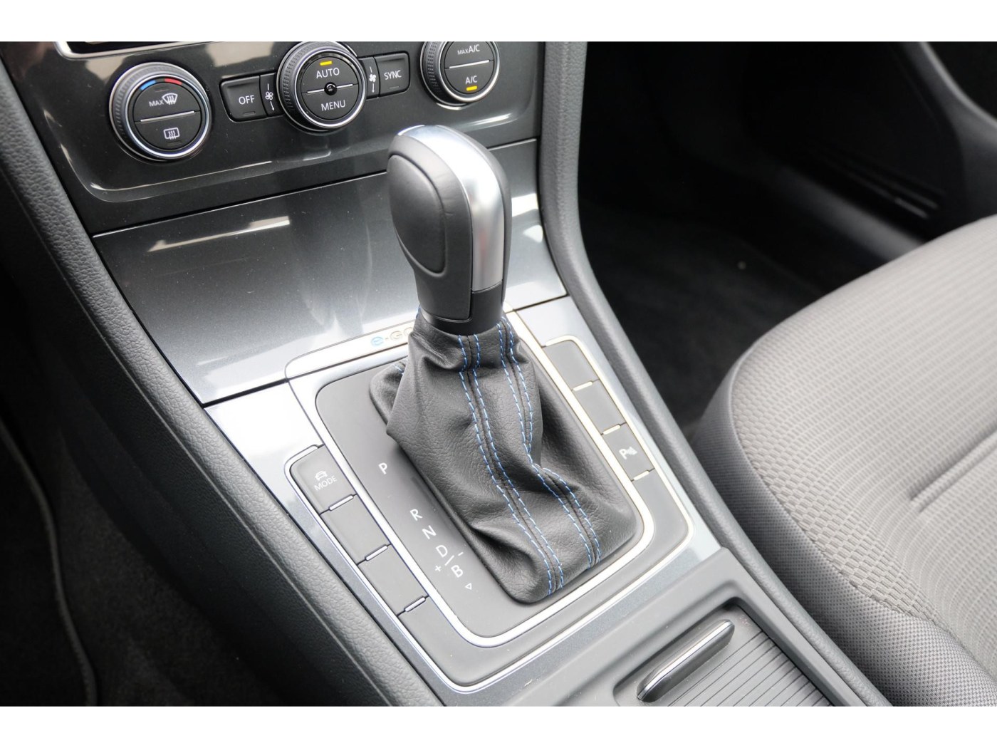 Volkswagen e-Golf E-DITION — foto 25 van 37