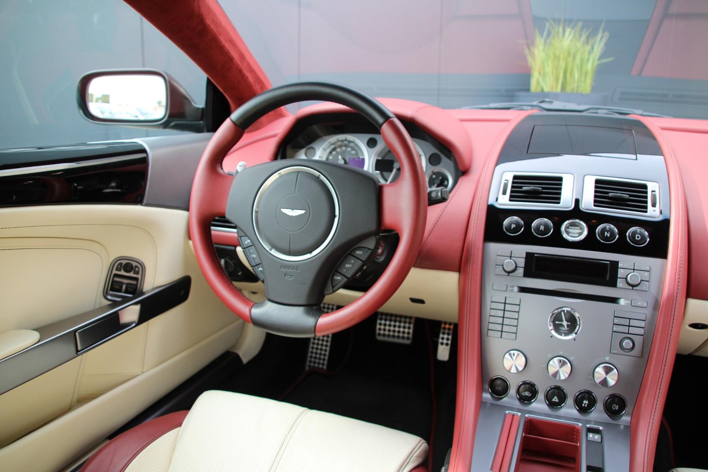 Aston Martin DB9 V12 Touchtronic — foto 3 van 39