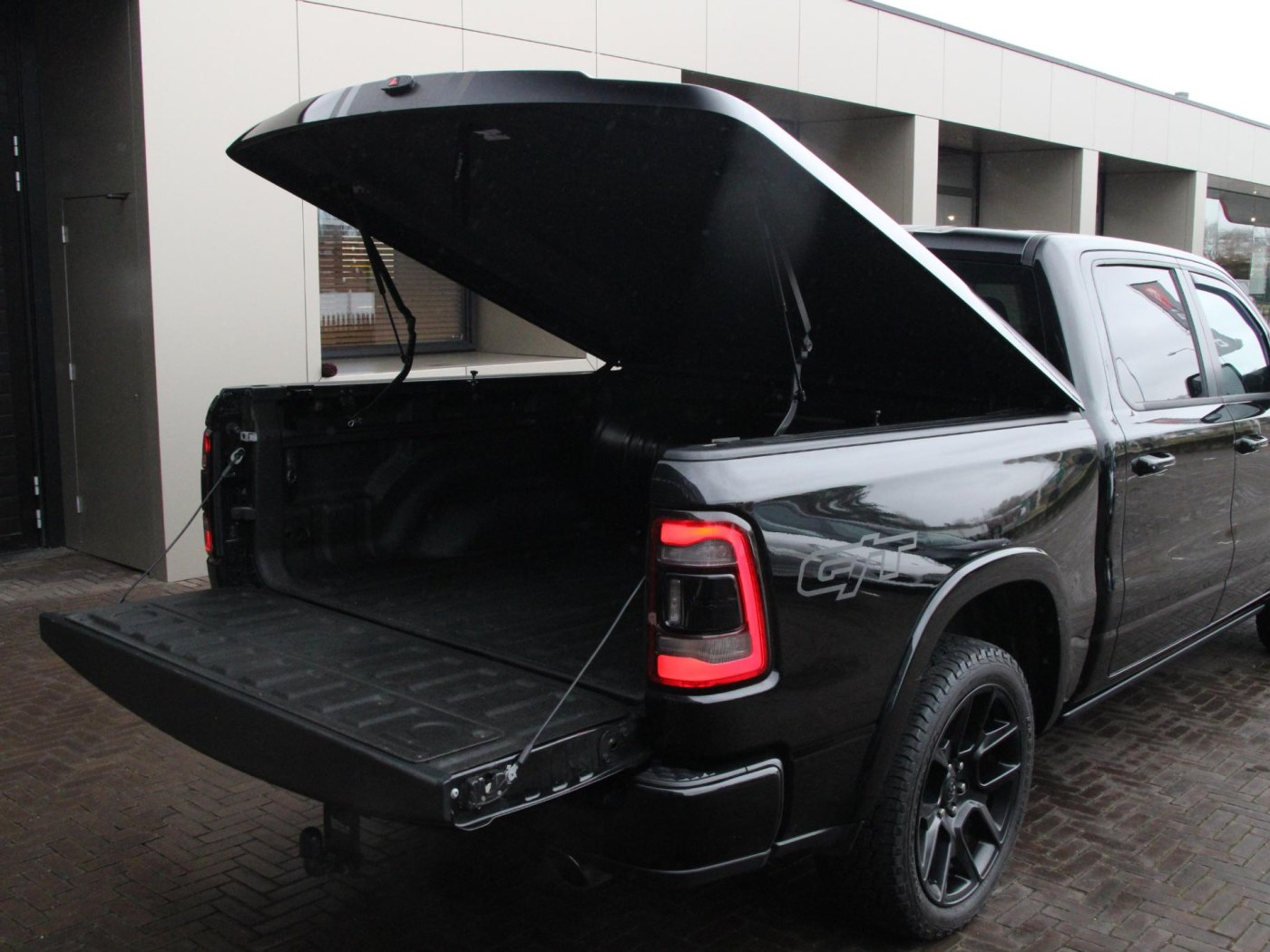 Dodge Ram 1500 5.7 V8 4x4 Crew Cab Laramie G/T — foto 17 van 56