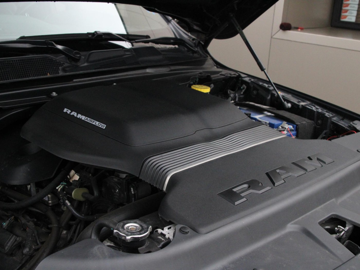 Dodge Ram 1500 5.7 V8 4x4 Crew Cab Laramie G/T — foto 18 van 56