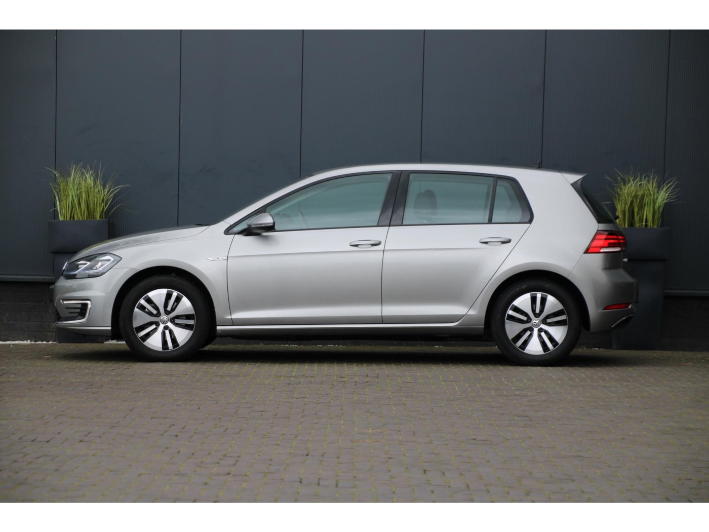 Volkswagen e-Golf E-DITION — foto 5 van 37