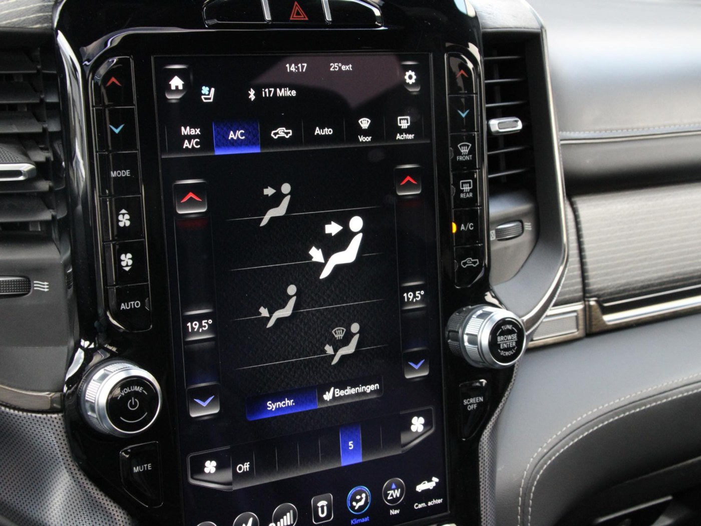Dodge Ram 1500 5.7 V8 Crew Cab Limited Night Edition — foto 37 van 78
