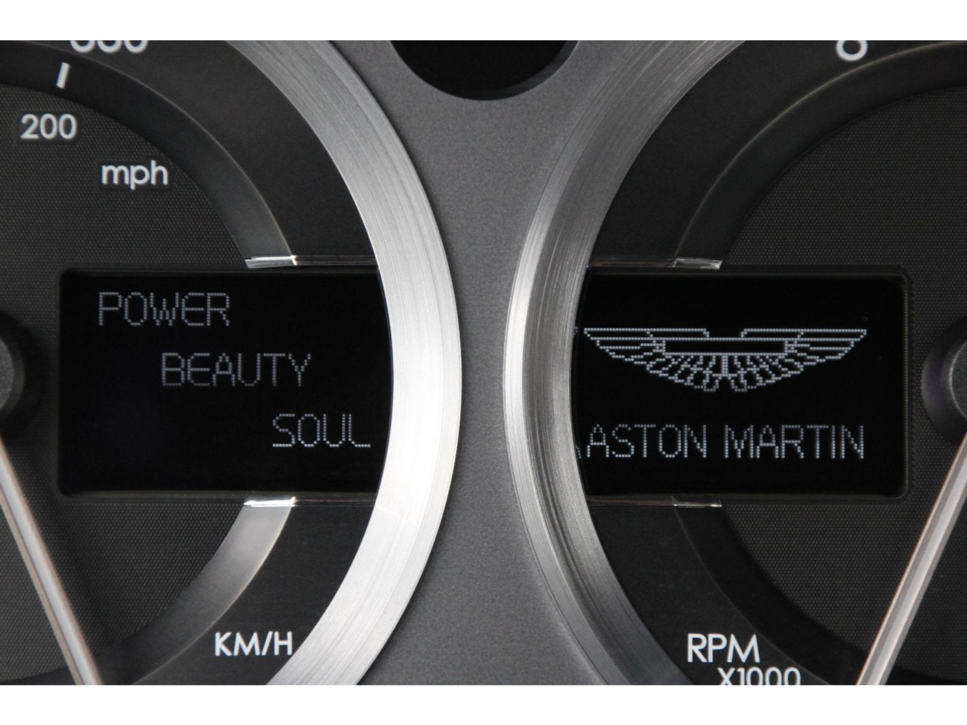 Aston Martin V8 Vantage — foto 40 van 45