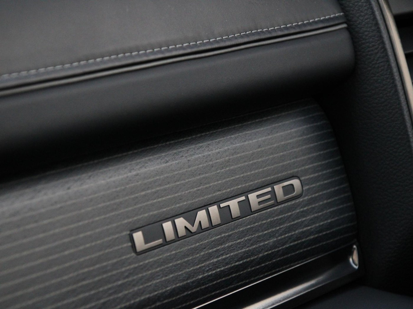 Dodge Ram 1500 5.7 V8 Crew Cab Limited Night Edition — foto 27 van 78