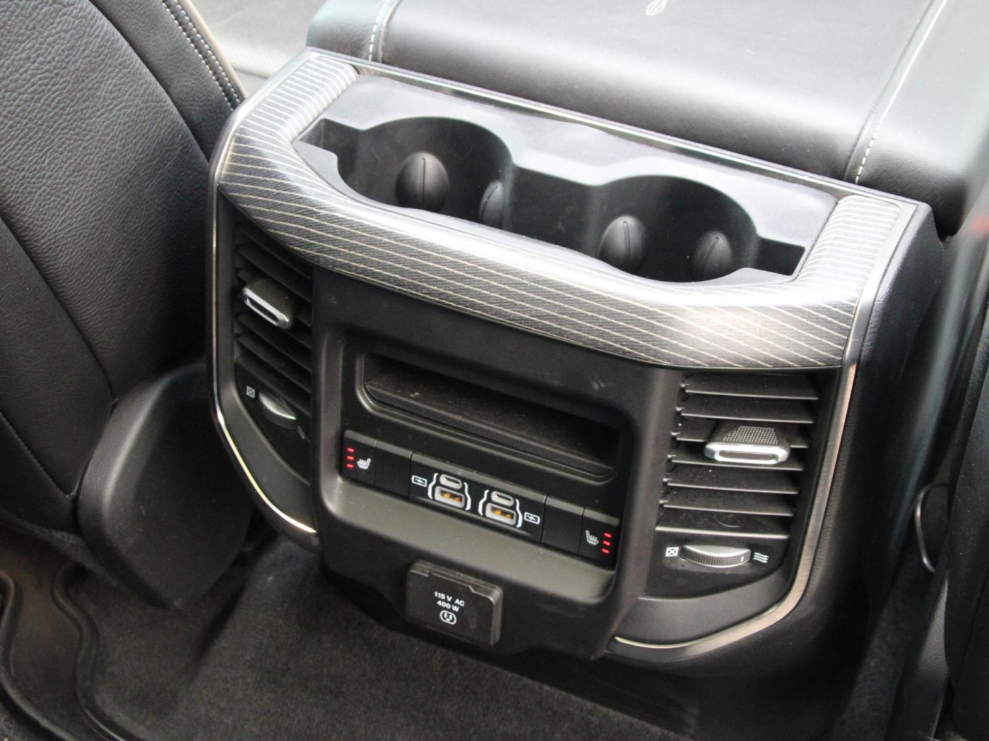 Dodge Ram 1500 5.7 V8 Crew Cab Limited Night Edition — foto 49 van 78