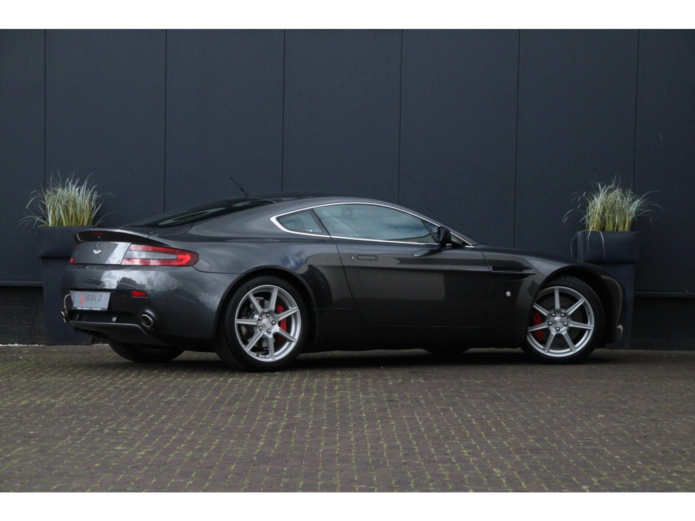 Aston Martin V8 Vantage — foto 2 van 45