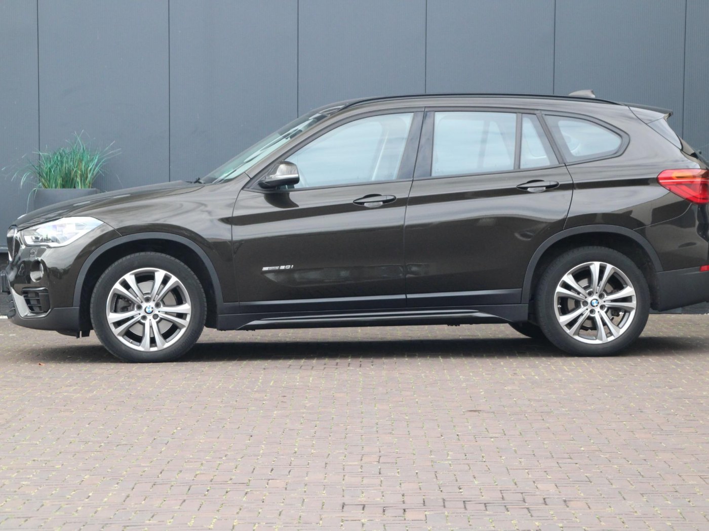 BMW X1 sDrive20i SportLine — foto 8 van 43