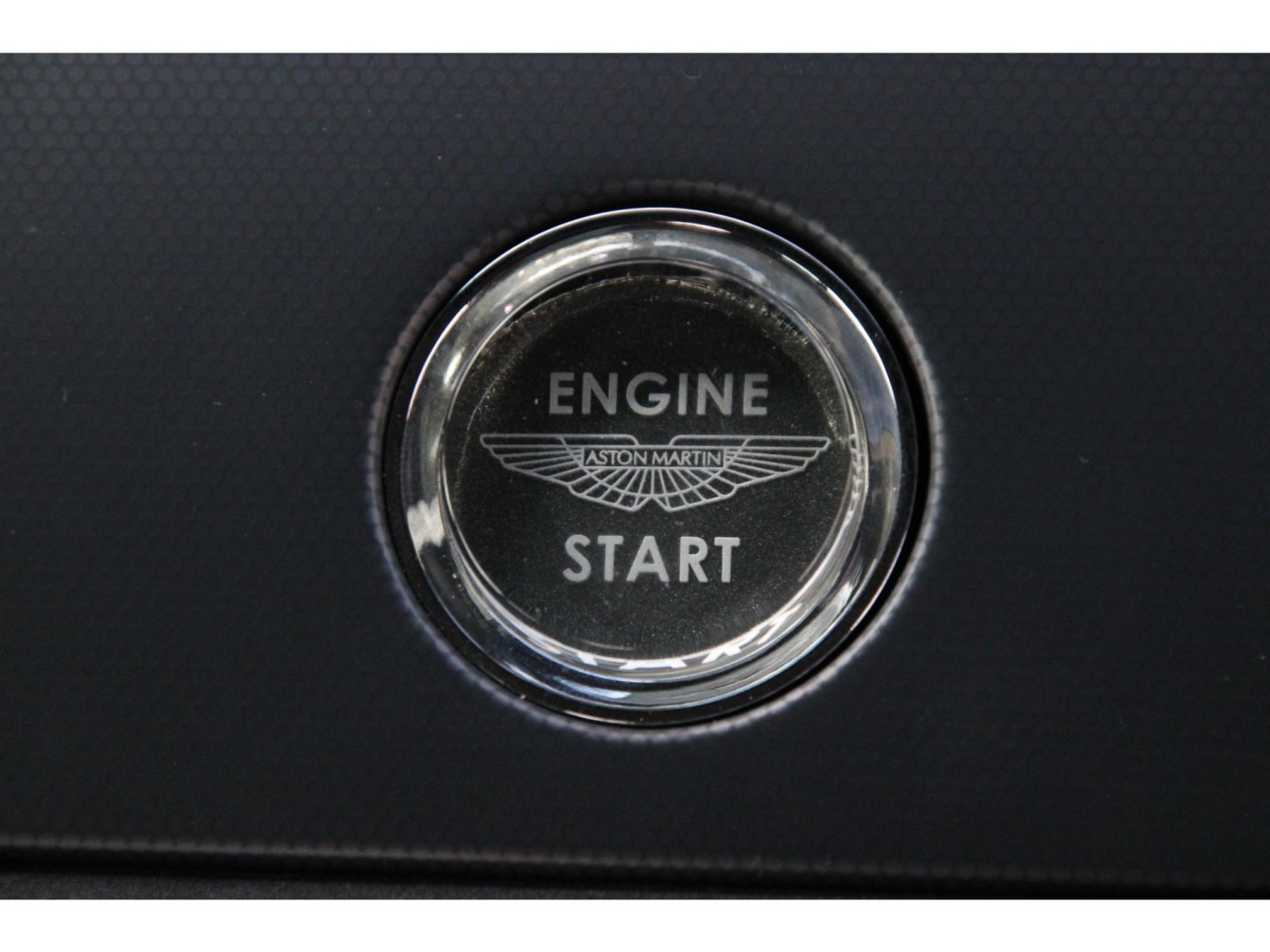 Aston Martin V8 Vantage — foto 35 van 45