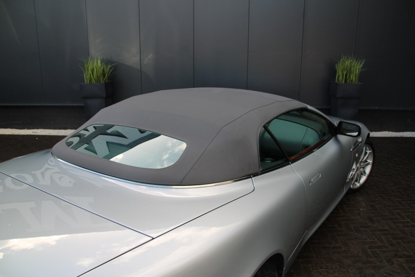 Aston Martin DB9 Volante 5.9 V12 Touchtronic — foto 17 van 33