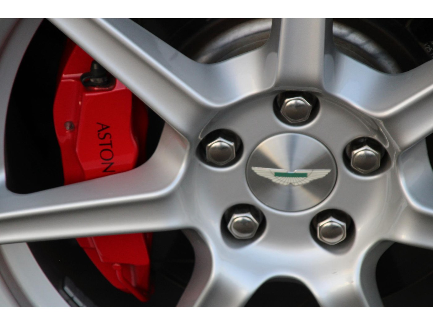 Aston Martin V8 Vantage — foto 39 van 42