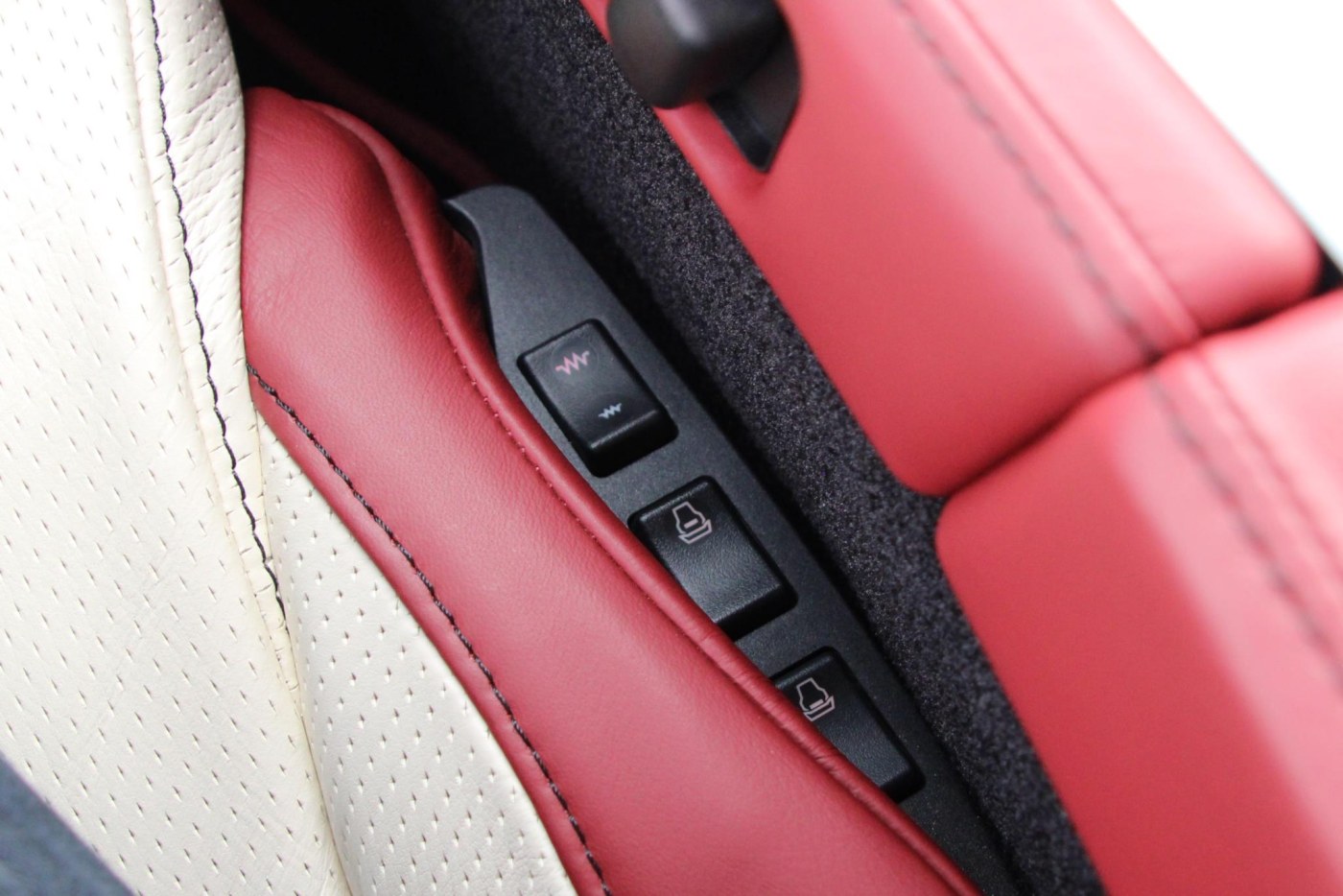 Aston Martin DB9 V12 Touchtronic — foto 23 van 39