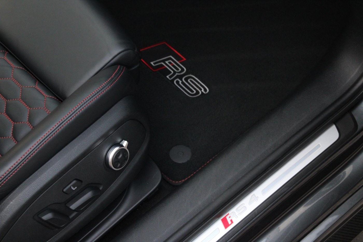 Audi RS4 Avant 2.9 TFSI quattro — foto 41 van 67