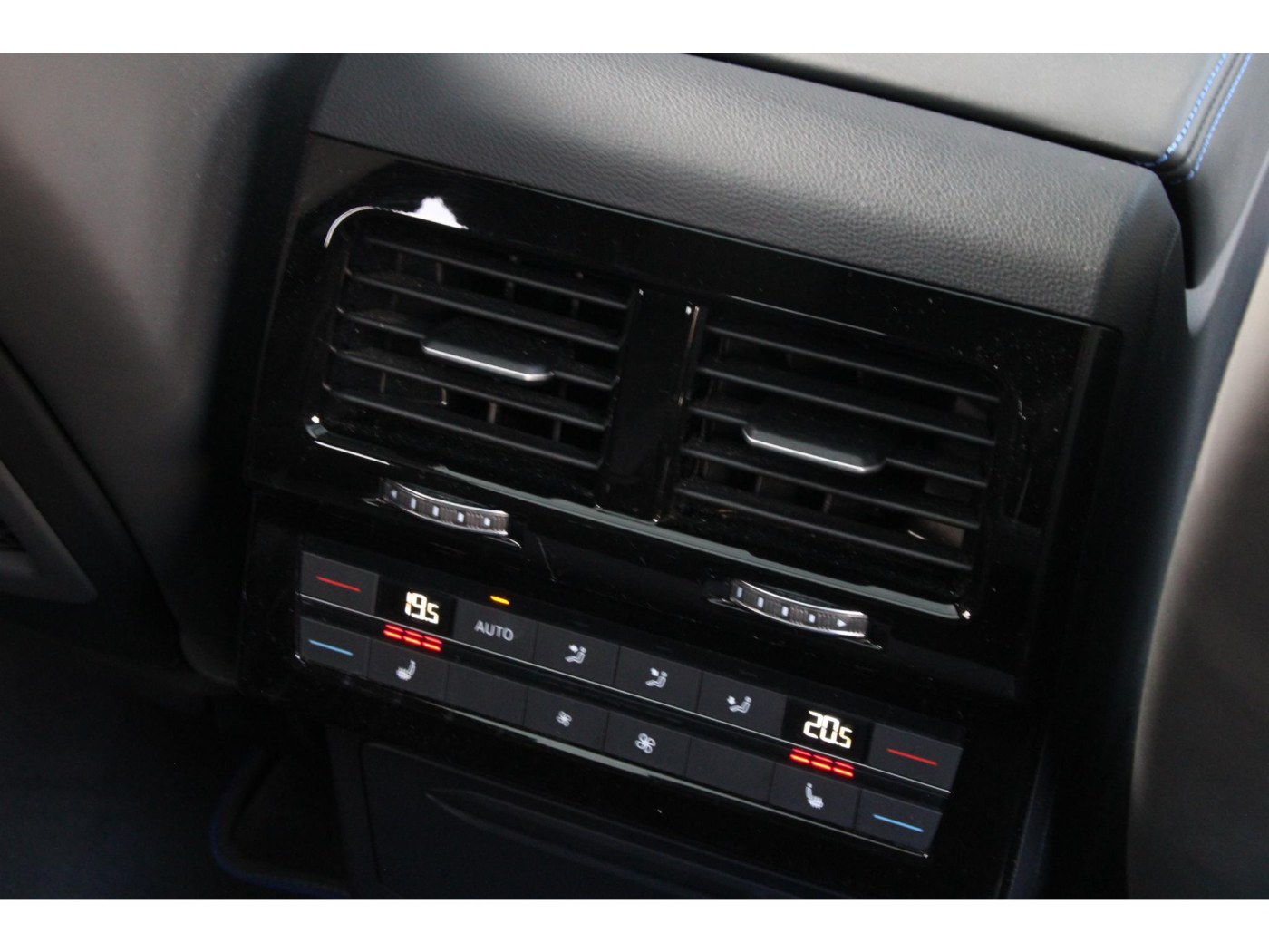 Volkswagen Touareg R 4Motion — foto 23 van 64