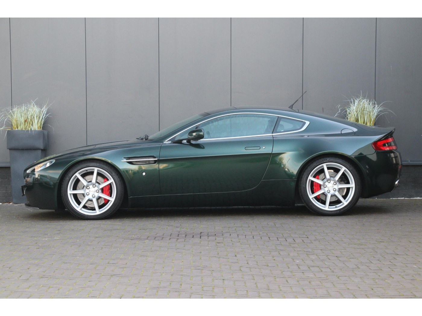 Aston Martin V8 Vantage — foto 30 van 42