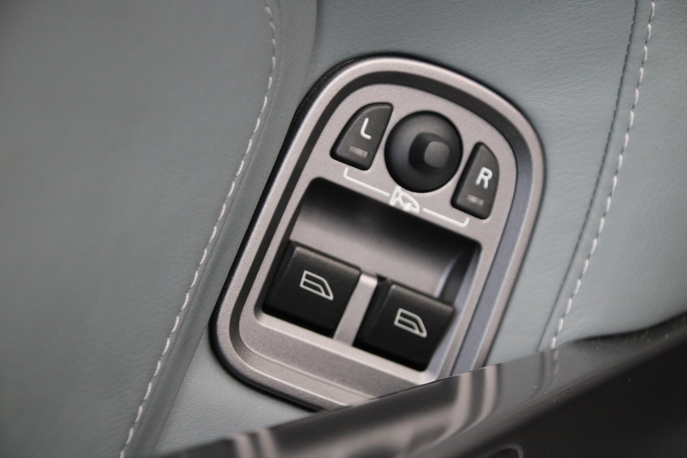 Aston Martin DB9 Volante 5.9 V12 Touchtronic — foto 32 van 33