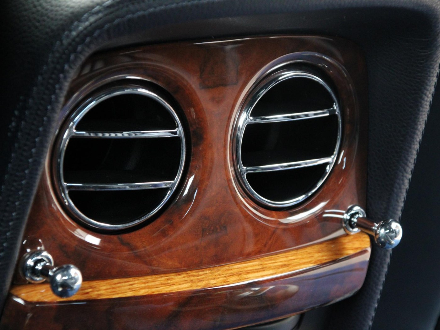 Rolls-Royce Phantom VII 6.75 EWB — foto 86 van 102