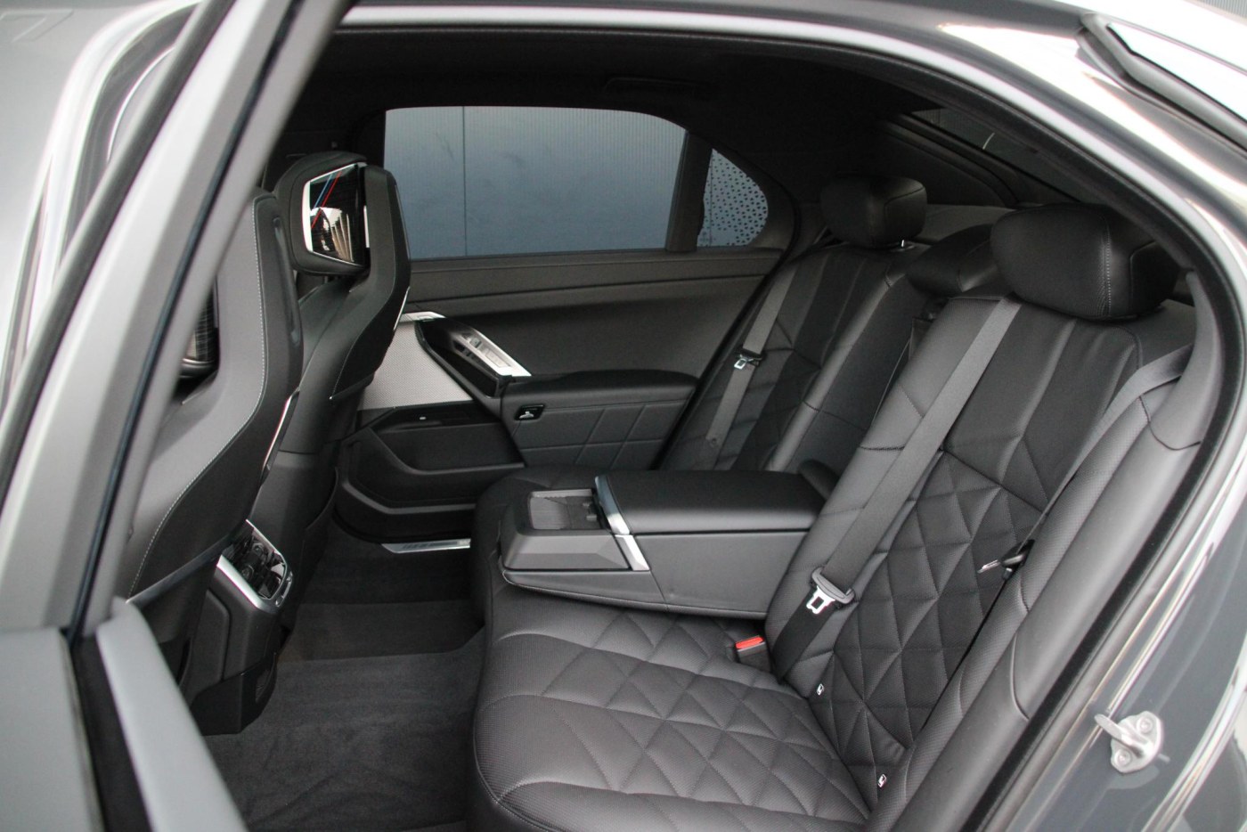 BMW 7-serie M760e xDrive M-Sport Pro — foto 23 van 34