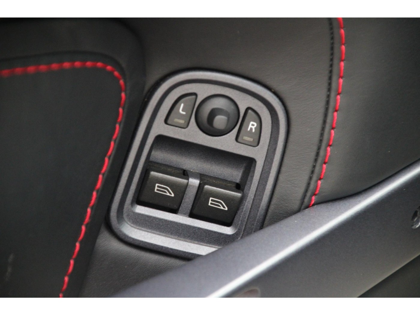 Aston Martin V8 Vantage — foto 8 van 42