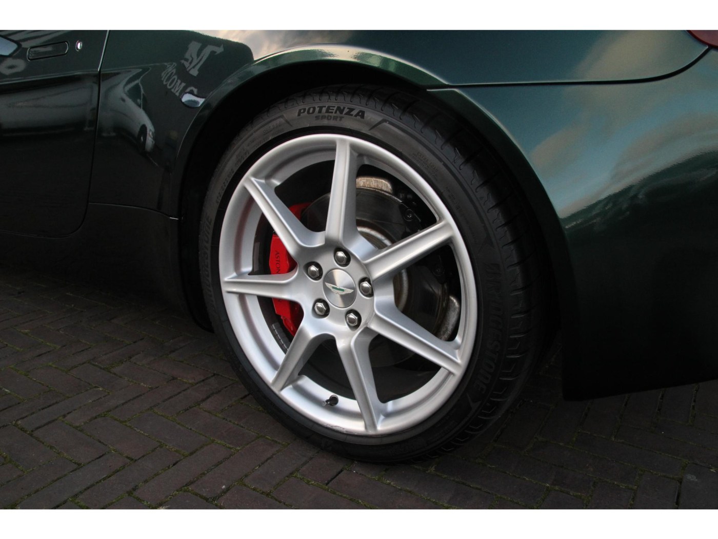 Aston Martin V8 Vantage — foto 6 van 42