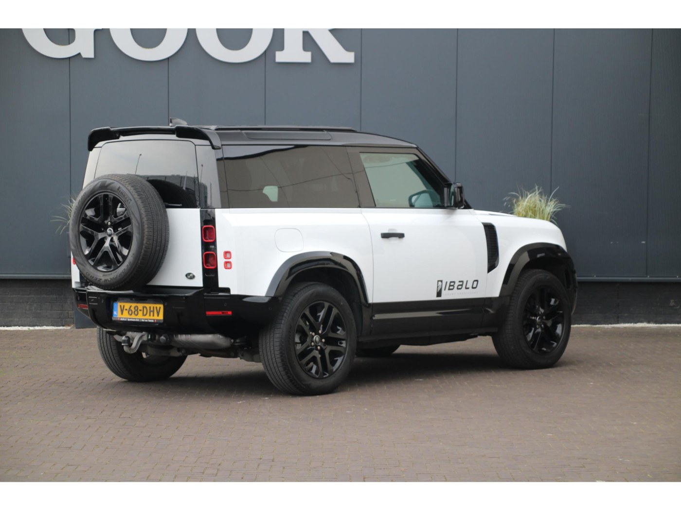 Land Rover Defender 90 D250 — foto 2 van 13