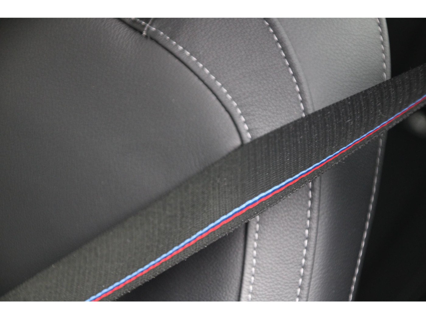 BMW 2-serie Coupé 220i | M-Sport Pro | Schuifdak | Harman/Kardon | — foto 13 van 32