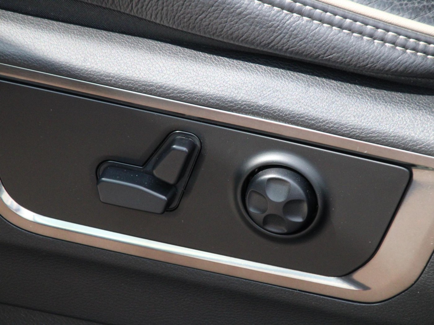 Dodge Ram 1500 5.7 V8 Crew Cab Limited Night Edition — foto 14 van 78