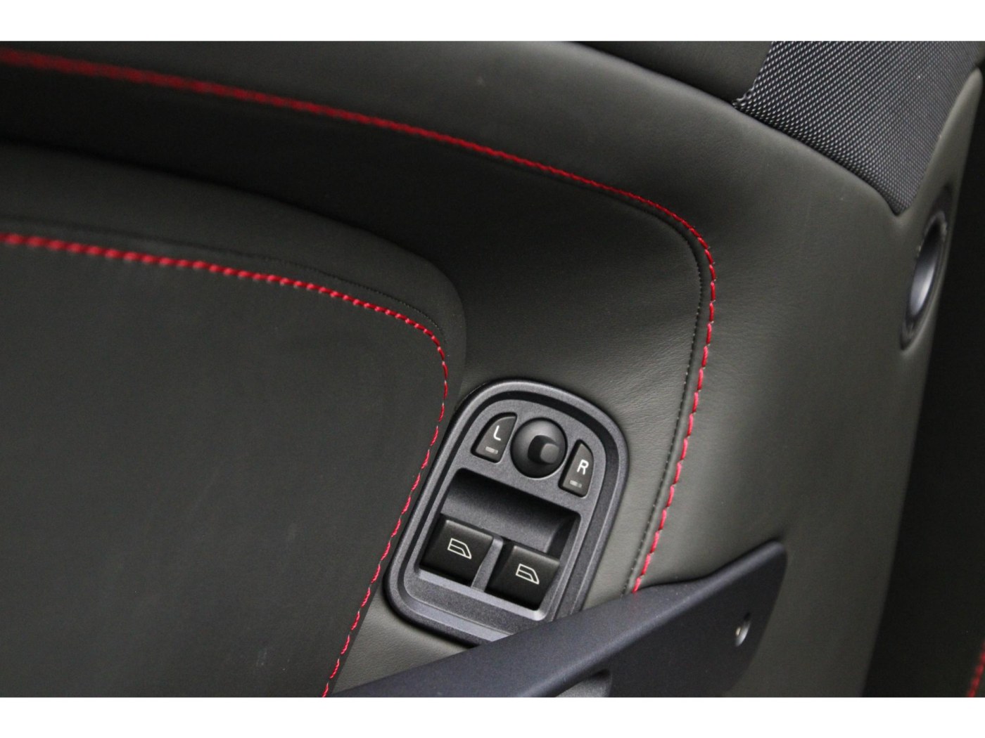 Aston Martin V8 Vantage — foto 29 van 45