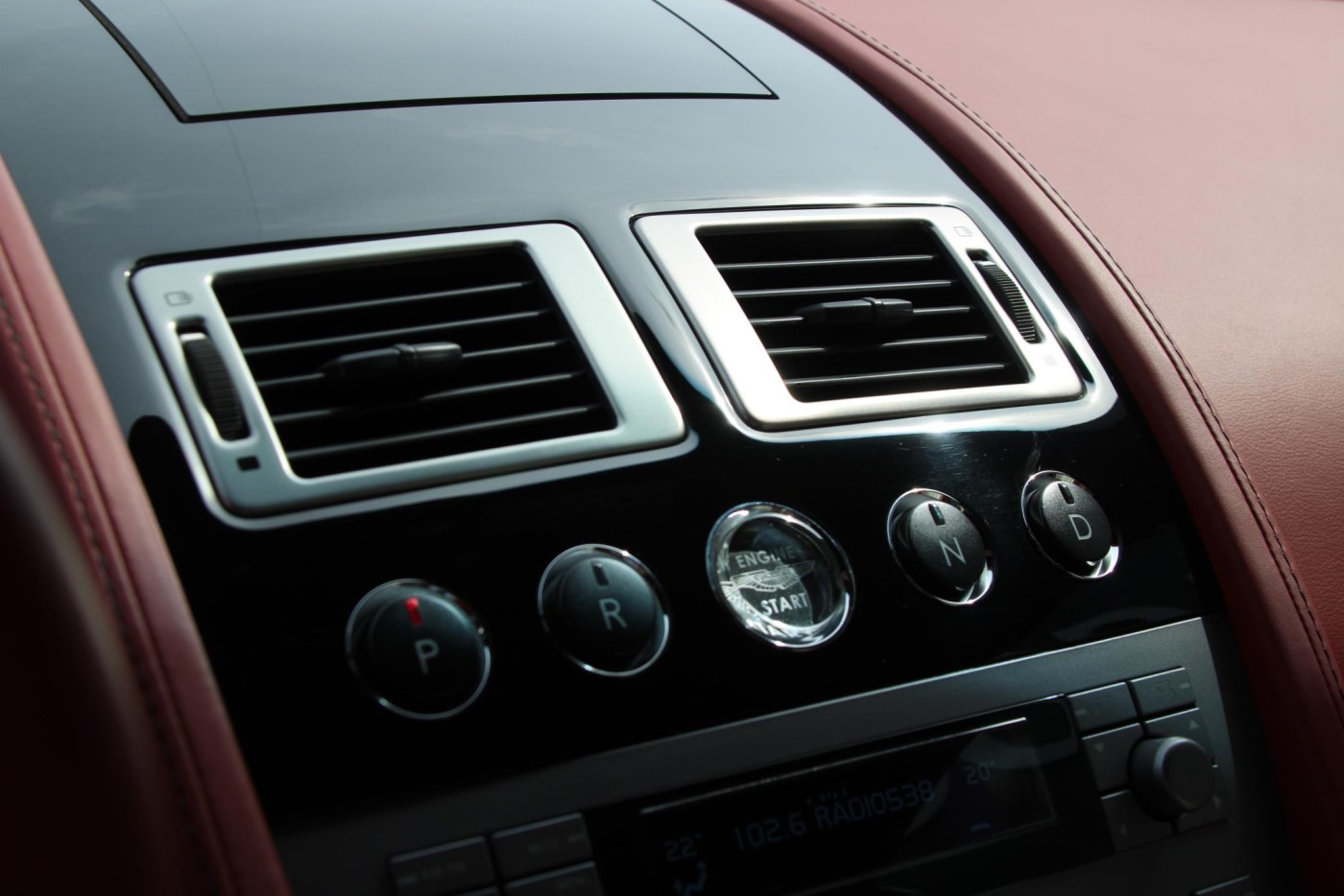 Aston Martin DB9 V12 Touchtronic — foto 19 van 39