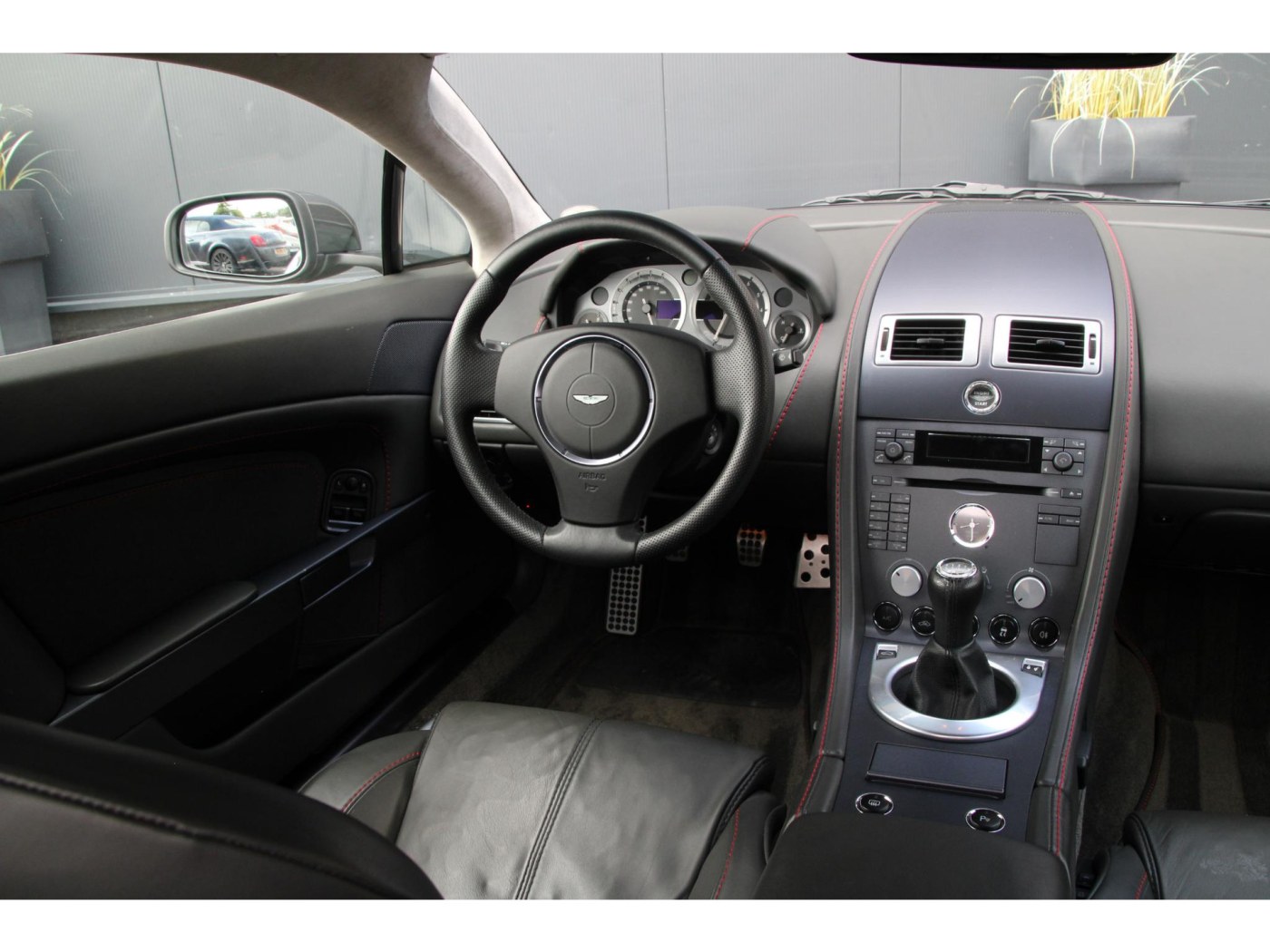 Aston Martin V8 Vantage — foto 3 van 45