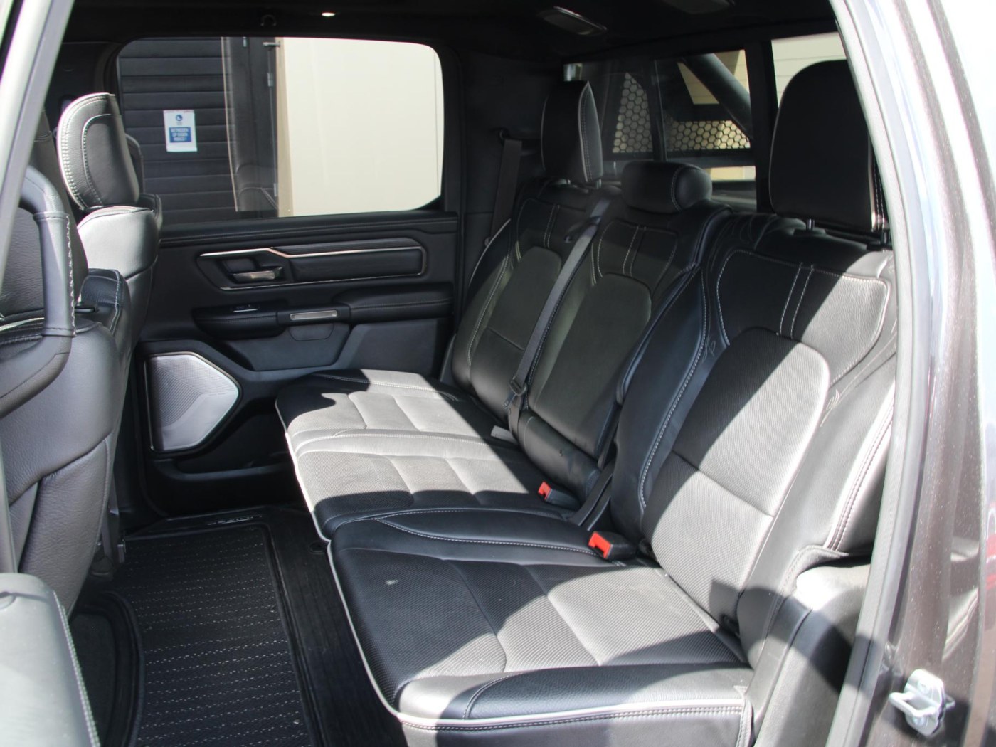 Dodge Ram 1500 5.7 V8 Crew Cab Limited Night Edition — foto 51 van 78