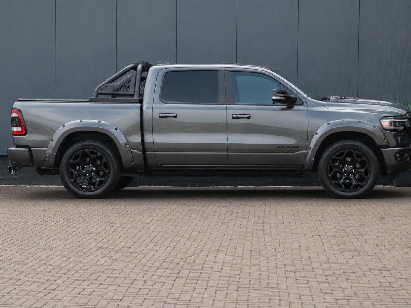 Dodge Ram 1500 5.7 V8 Crew Cab Limited Night Edition — foto 75 van 78