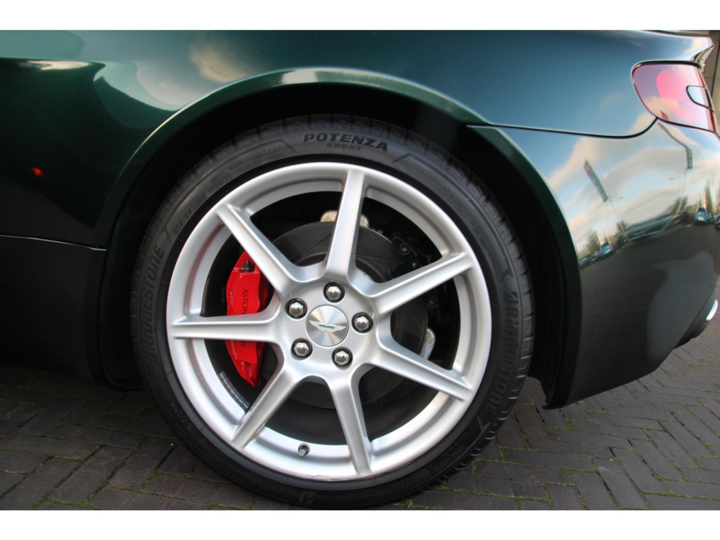 Aston Martin V8 Vantage — foto 31 van 42