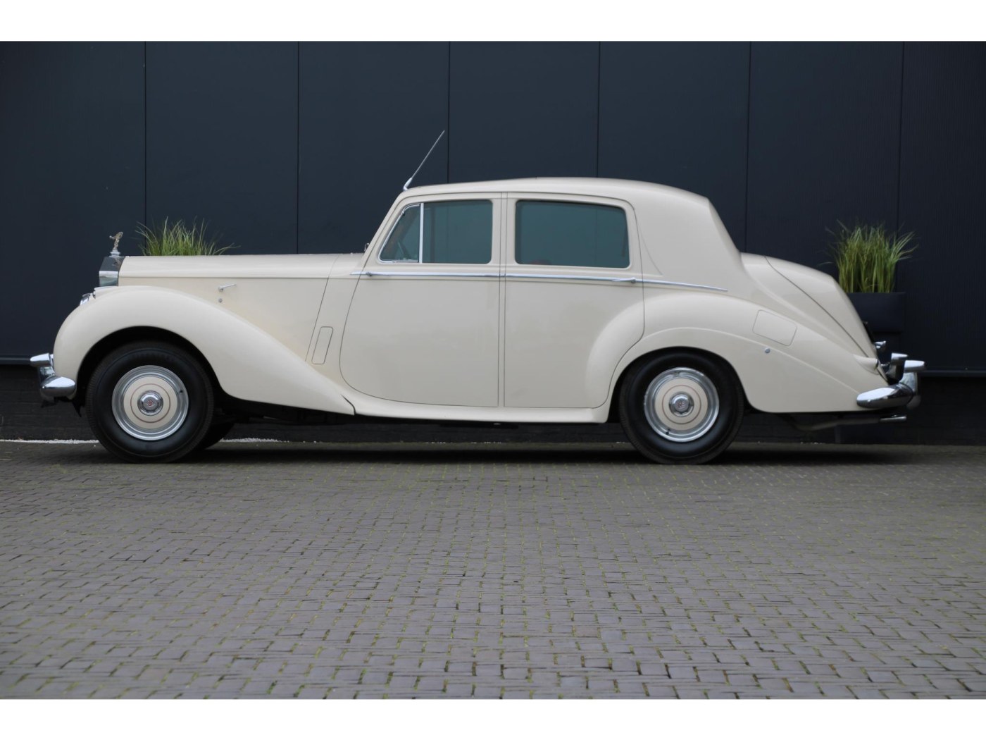 Rolls-Royce Silver Dawn 4.6 6-cilinder — foto 8 van 20