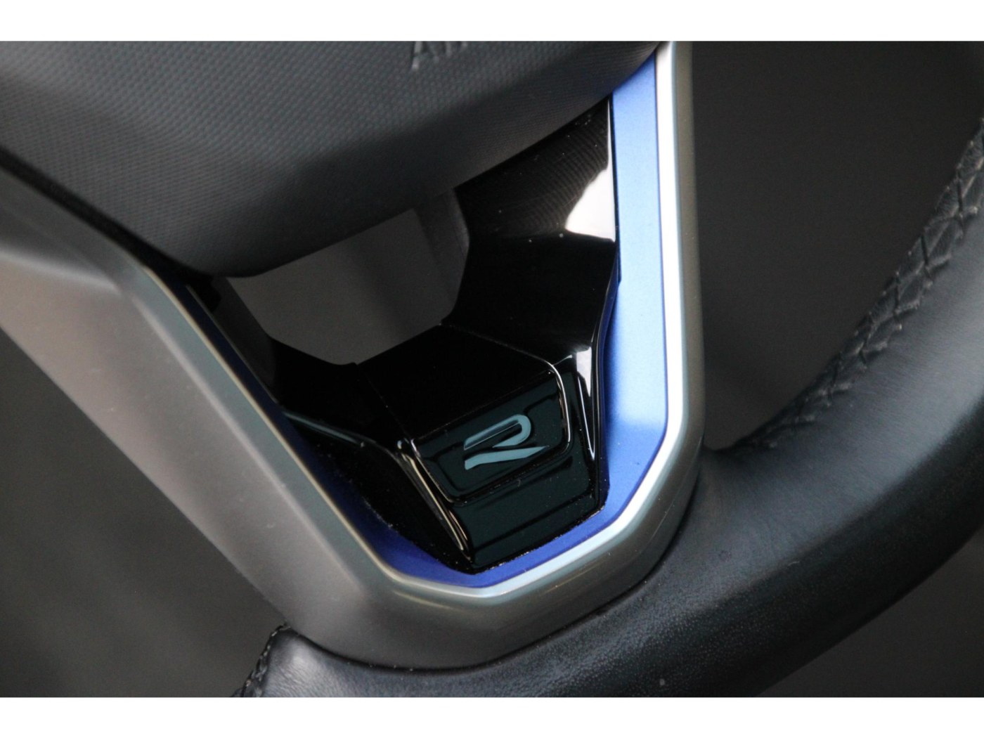 Volkswagen Touareg R 4Motion — foto 32 van 64