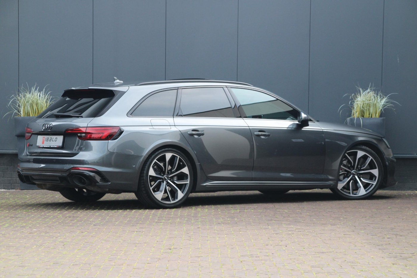 Audi RS4 Avant 2.9 TFSI quattro — foto 2 van 67