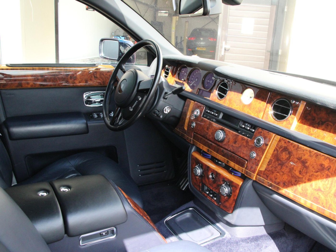 Rolls-Royce Phantom VII 6.75 EWB — foto 56 van 102