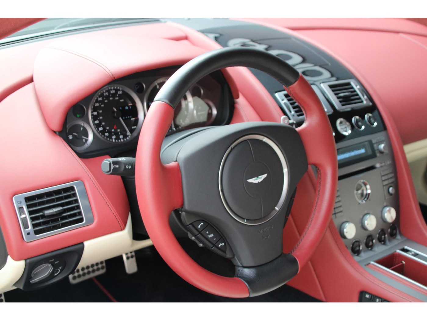 Aston Martin DB9 V12 Touchtronic — foto 37 van 39