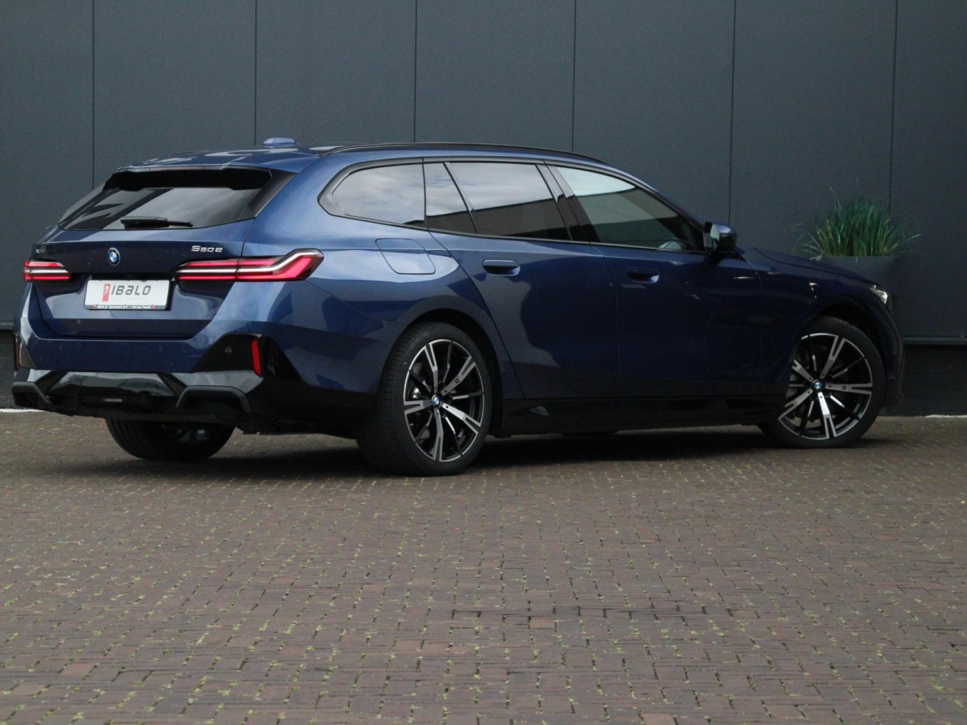 BMW 5-serie Touring 550e xDrive — foto 2 van 53
