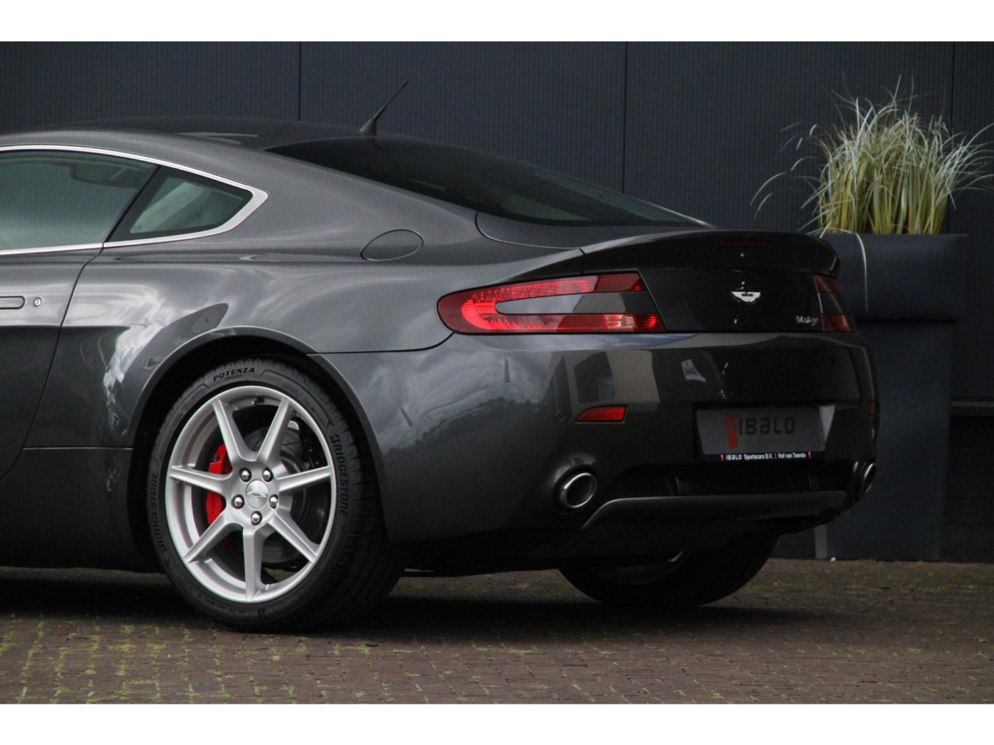 Aston Martin V8 Vantage | Handbak 6 | Youngtimer | BTW-auto | — foto 26 van 45