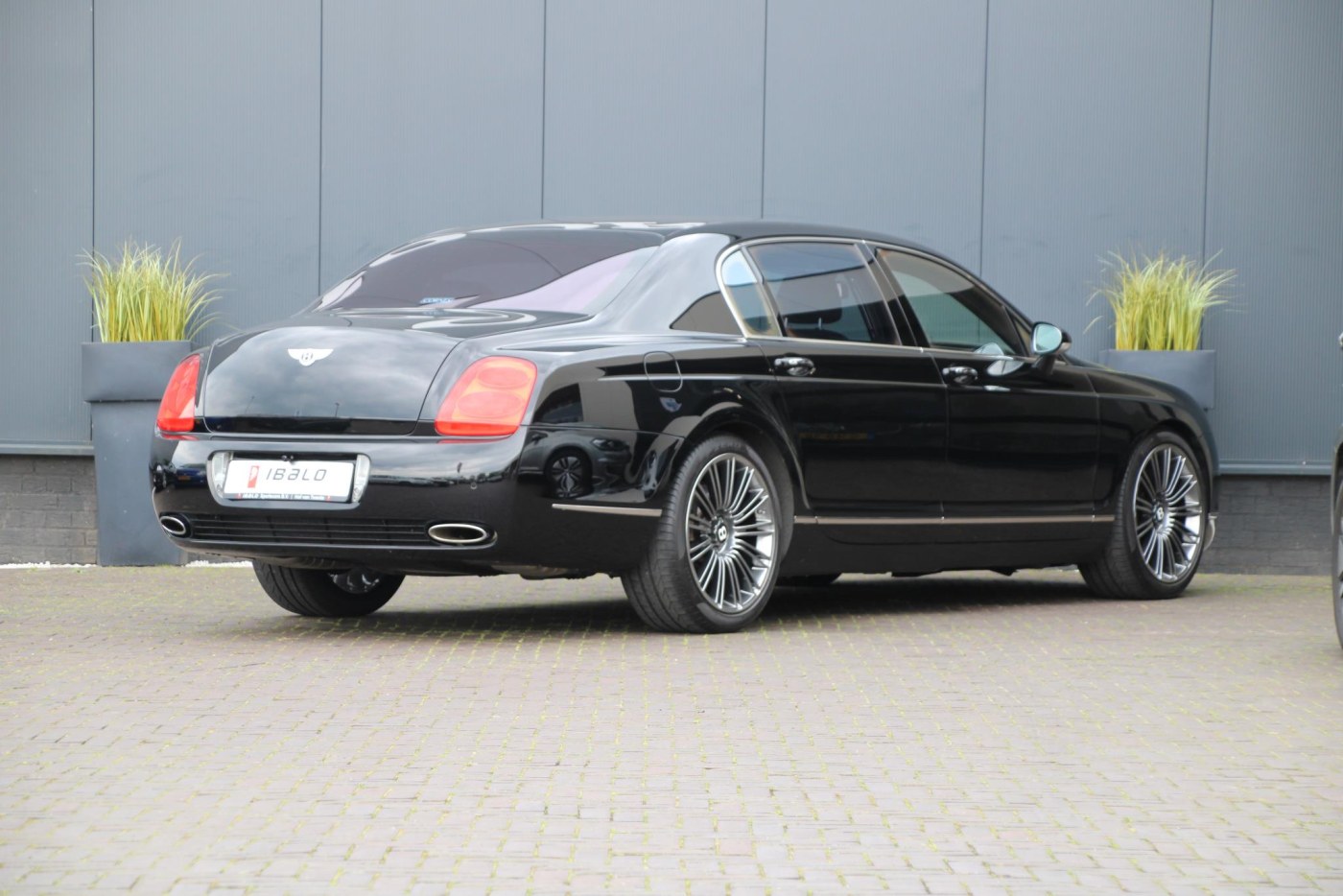Bentley Continental Flying Spur W12 560pk — foto 2 van 44