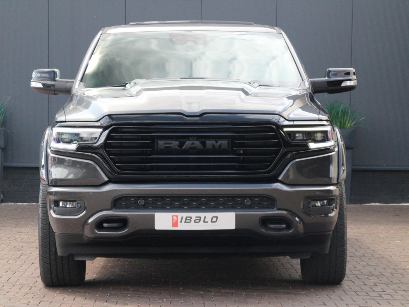 Dodge Ram 1500 5.7 V8 Crew Cab Limited Night Edition — foto 12 van 78