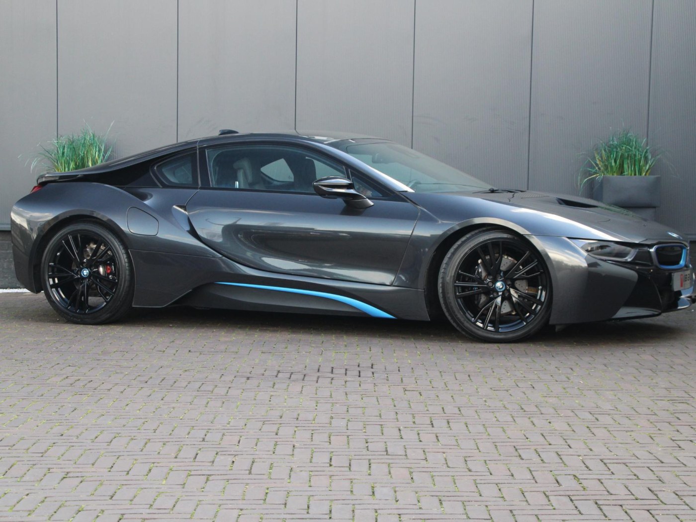 BMW i8 Pure Impulse — foto 28 van 56