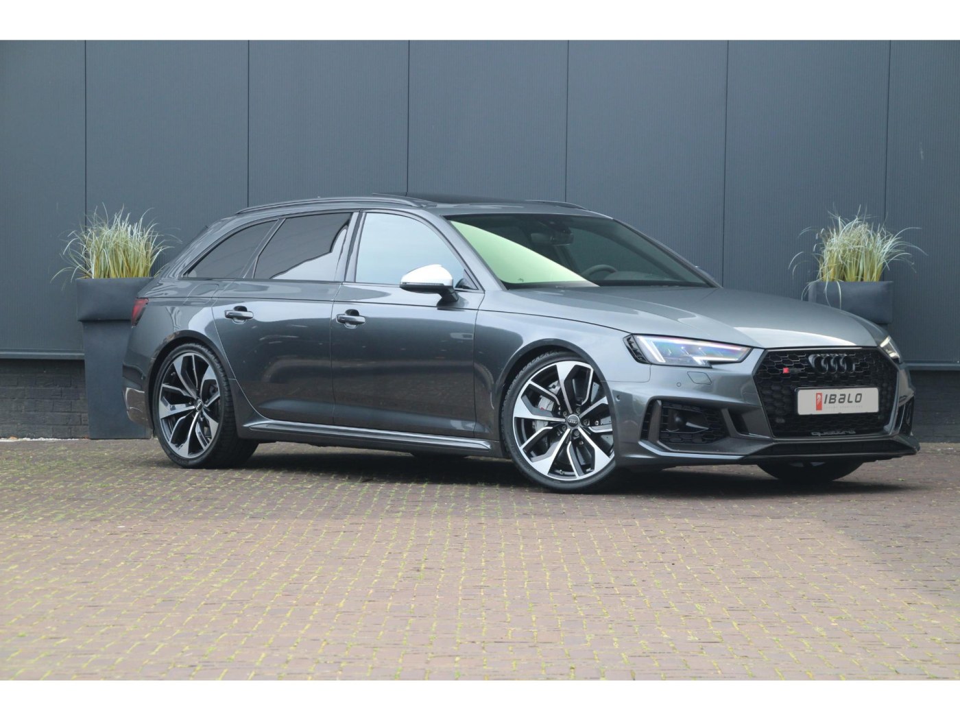 Audi RS4 Avant 2.9 TFSI quattro — foto 13 van 67