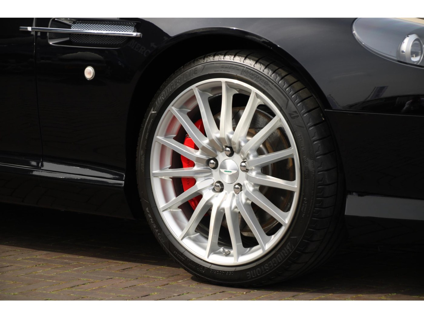 Aston Martin DB9 V12 Touchtronic — foto 11 van 39